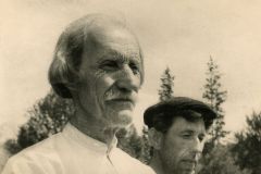 Чоловіки в народному вбранні. Гуцульщина, 1960-і рр.
