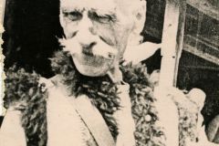 Літній чоловік у народному вбранні. Гуцульщина, 1960-і рр.